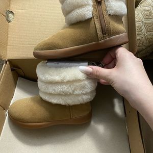 Toddler UGG boot size 10C